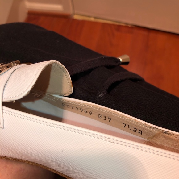 Salvatore Ferragamo White Flats, 7 1/2 AA, Gancini - Picture 8 of 8